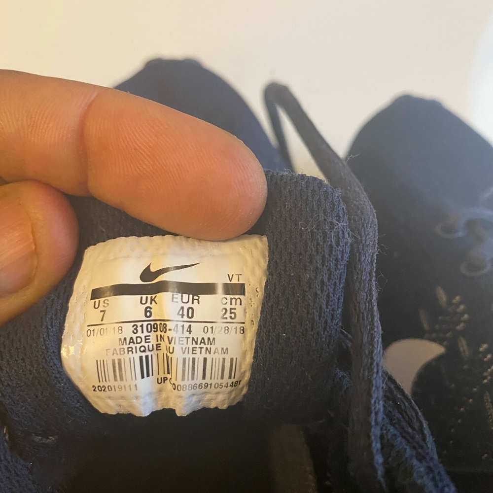 Nike - Picture 6 of 7